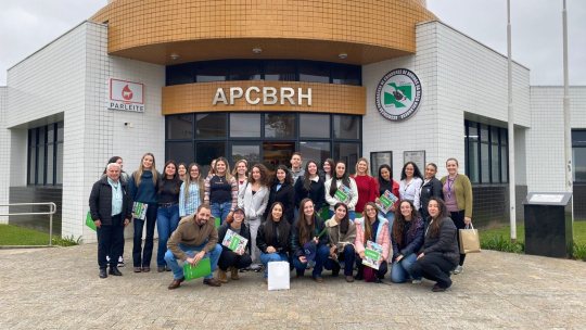 Estudantes da Universidade Positivo realizam visita técnica à APCBRH